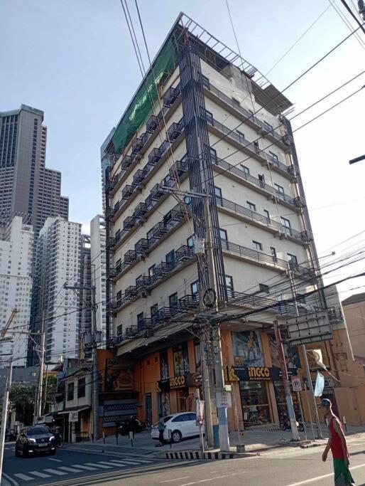 St. Marvin Makati M203