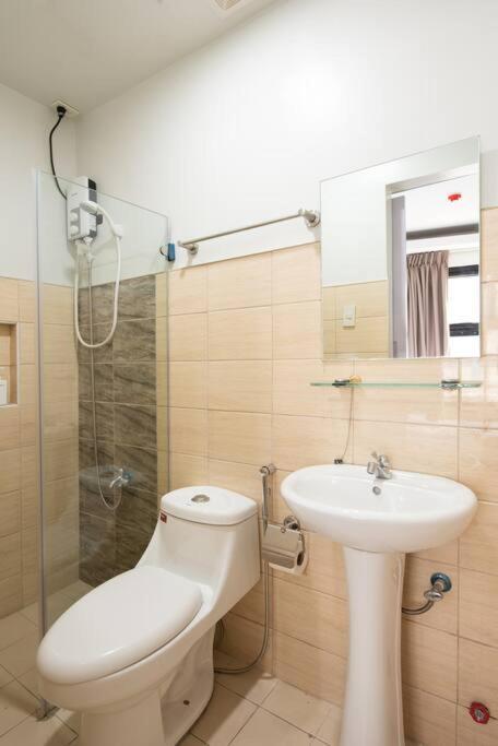 Apartment St. Marvin Makati M203 *